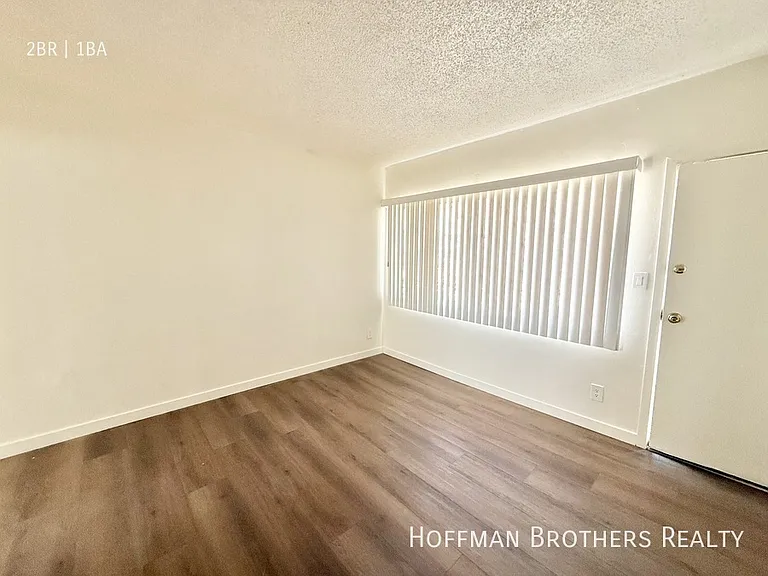 1228 W 57th St #11 — Photo 5