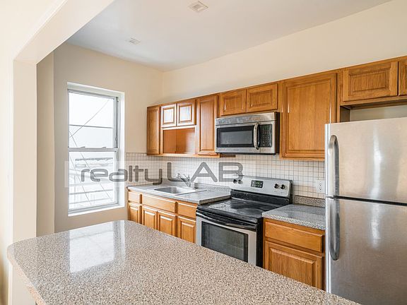 2nd image of 179 Tompkins Ave #4