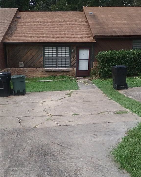 1st image of 105 Boardwalk Ln