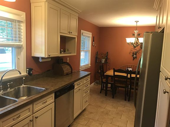 3rd image of 2609 Howard Dr
