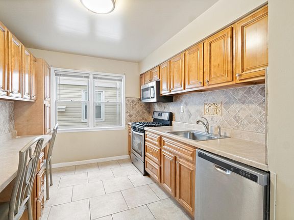 3rd image of 36 Crossgate Rd #1
