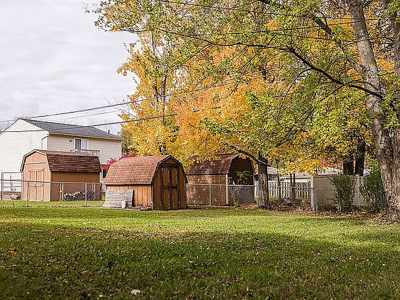 2nd image of 2212 Camelot Dr