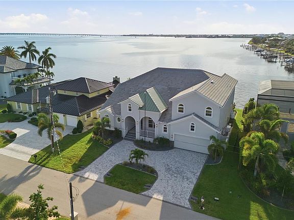 2nd image of 2139 Palm Tree Dr