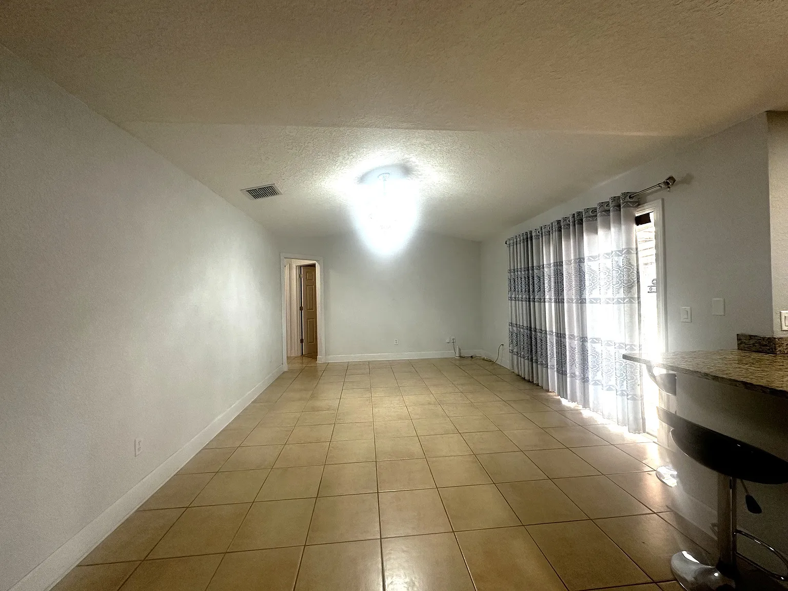 4 bed, 1812 sqft, $2,600 — Photo 3