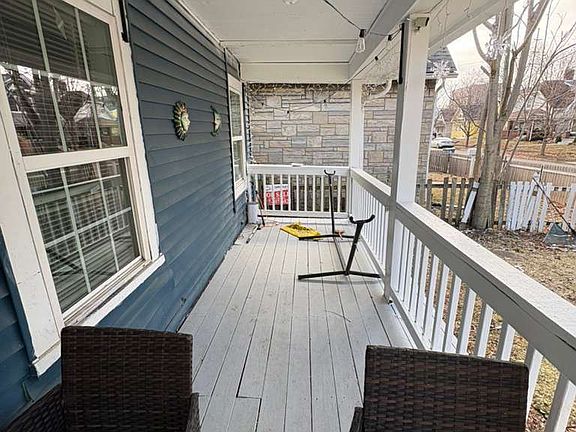 4th image of 1839 Singleton St