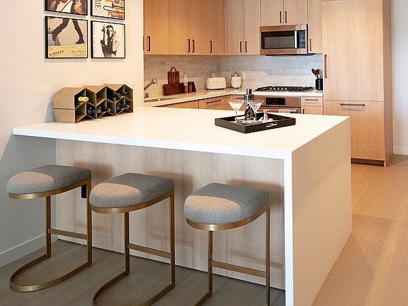 3rd image of 1755 Argyle Ave #1205