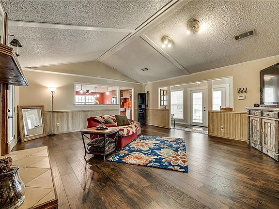 5th image of 605 Robindale Dr