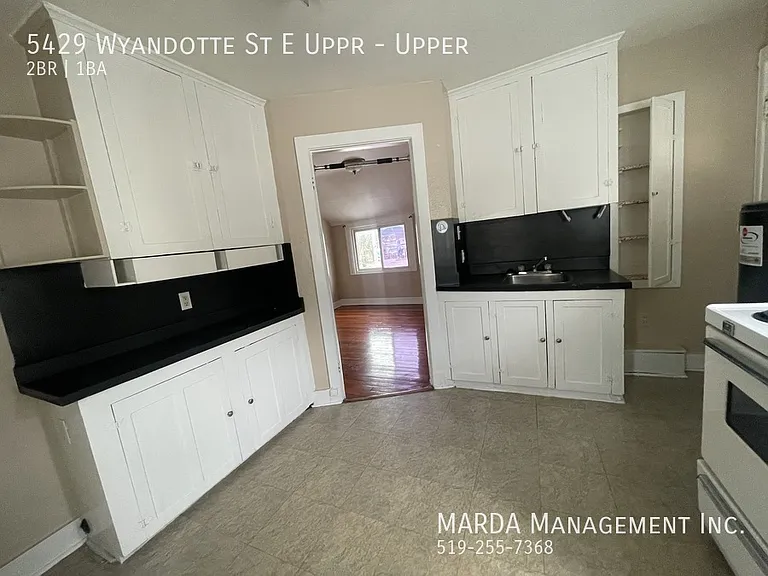 5429 Wyandotte St E #UPPER — Photo 14