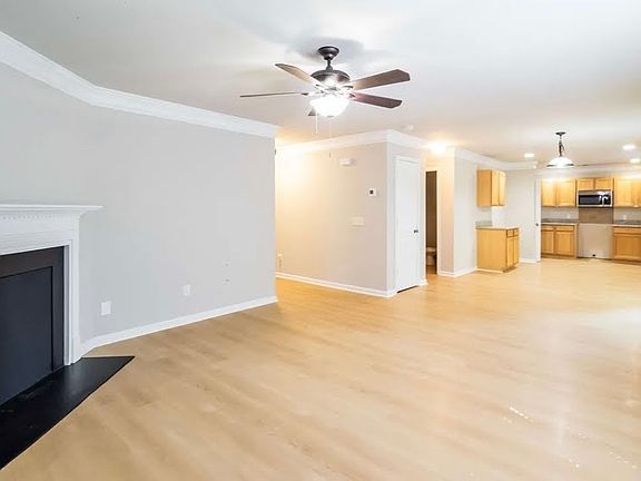 5th image of 216 Breckingridge Dr #1