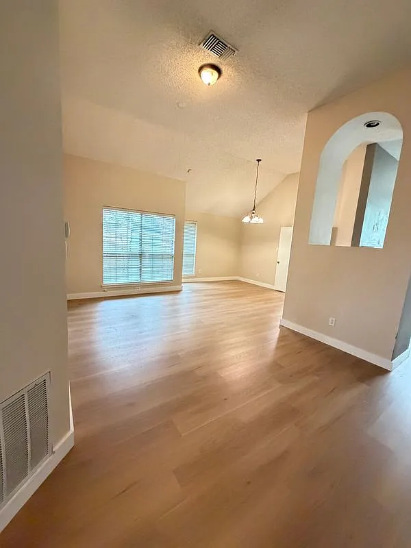 3 bed, 2.5 bath, 1980 sqft, $2,700 — Photo 2