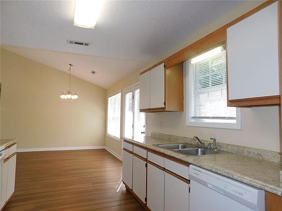 4th image of 330 Mountain View Trl