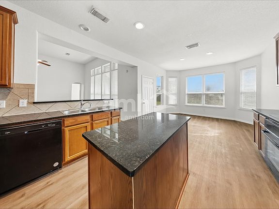 4th image of 1402 Chandler Cv
