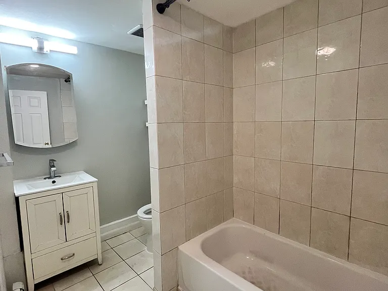 218 Bowers St #4 — Photo 10
