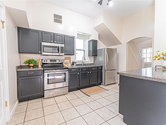 5th image of 4404 Grace Ave