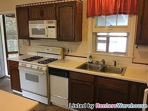 4th image of 3116 Mondamin St