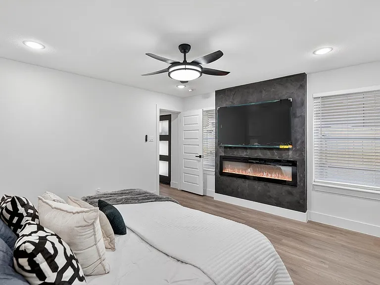 2404 Dyson St — Photo 11