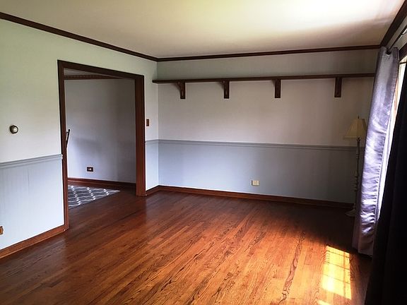 3rd image of 21W740 Park Ave