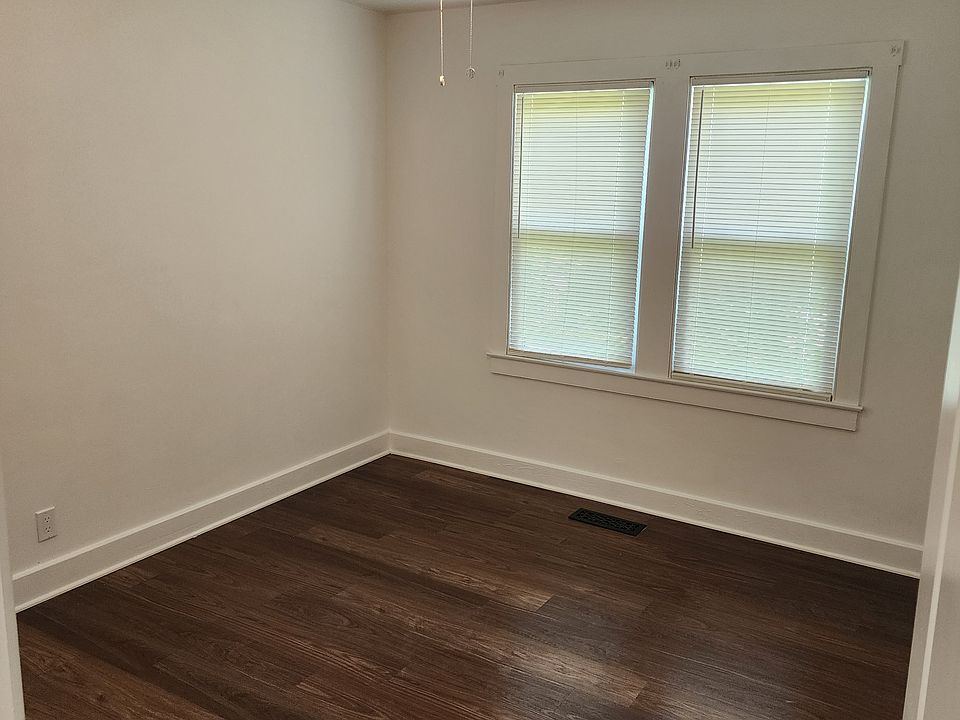 1st image of 704 Camden Ave
