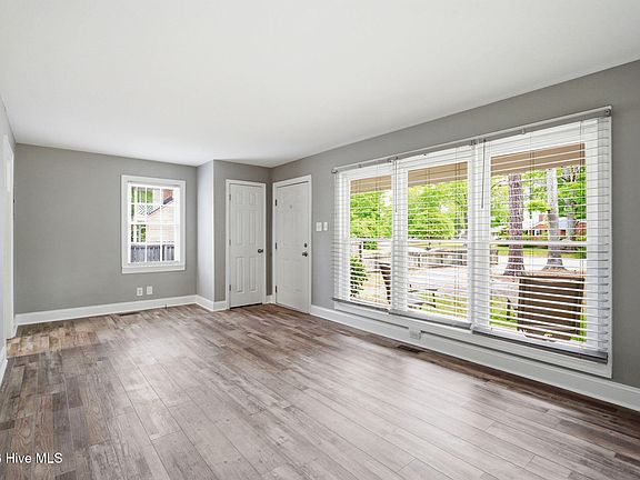 4th image of 409 Clifton Road