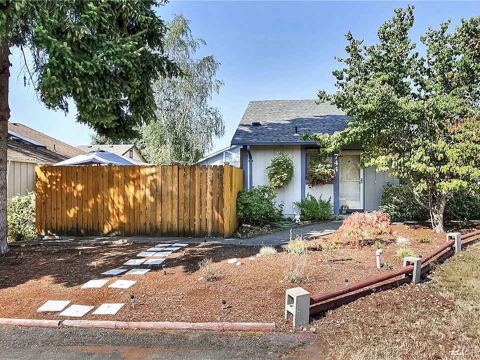 1st image of 744 Hamelin Ln SE