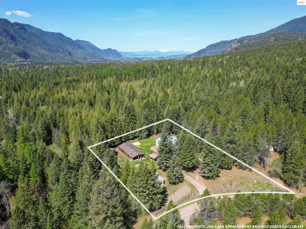 657 Bear Claw Rd, Clark Fork, ID 83811