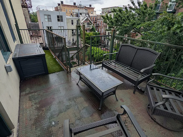 912 Park Ave #4 — Photo 2