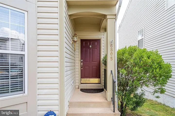 6805 Hollow Glen Ct — Photo 12