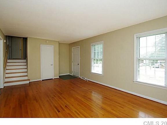 4th image of 7335 Meadowdale Ln