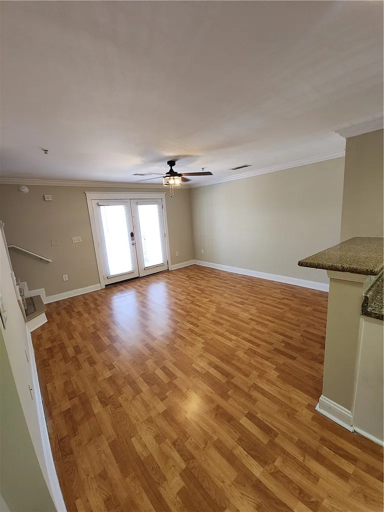 3 bed, 3.0 bath, 1324 sqft, $1,300 — Photo 4