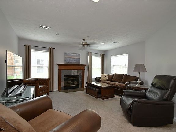 3rd image of 200 Fox Hollow Dr APT 111