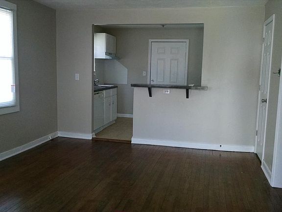 2nd image of 627 Crestlyn Dr