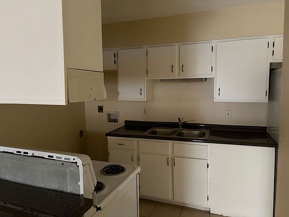 5th image of 3310-3320 Kabel Dr