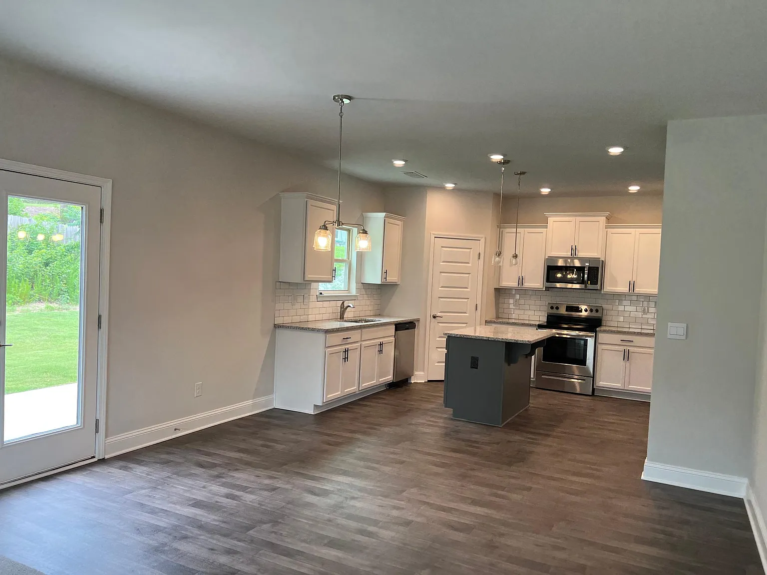 2327 Remington Dr — Photo 2