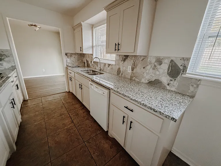 6336 N Hammond Ave — Photo 6