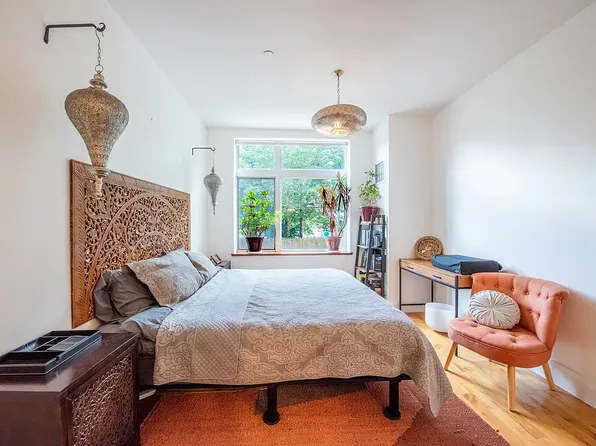 675 Sackett Street image 6 of 16