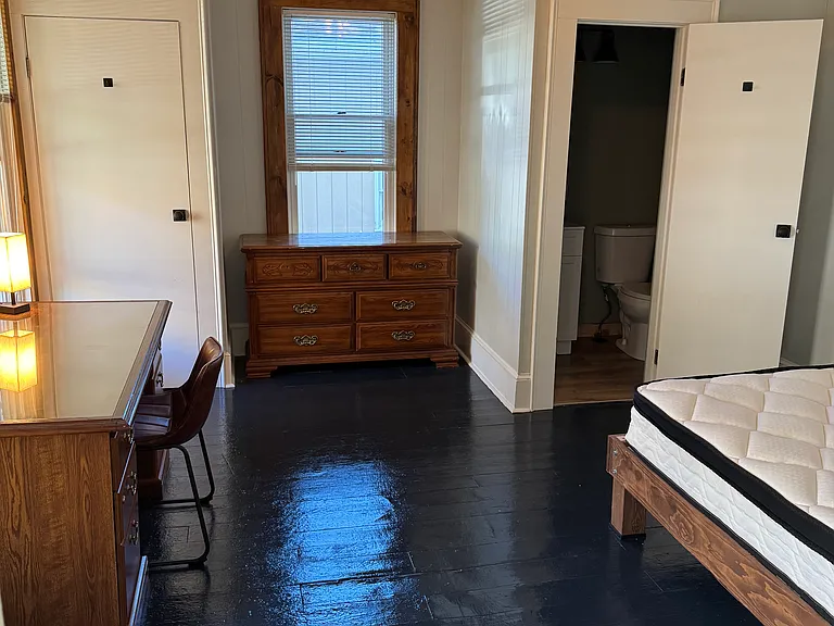 10 Barker St — Photo 4