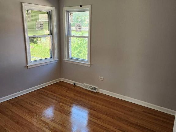 3rd image of 8424 S King Dr