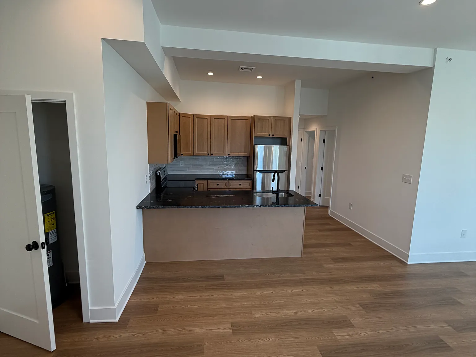 2 bed, 1200 sqft, $1,900 — Photo 4