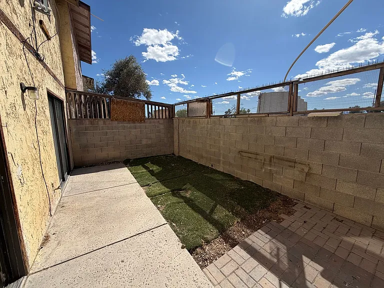 1215 Mews Ln — Photo 17