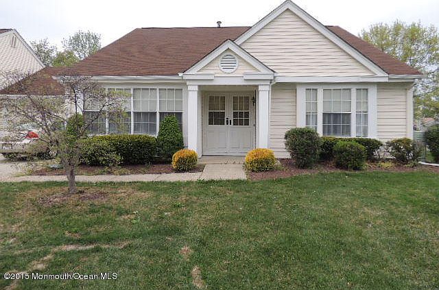 1st image of 894B Stratford Ct