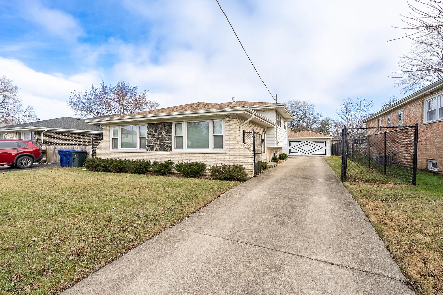 10921 S Nagle Ave photo 1