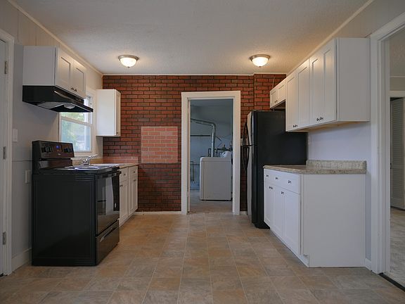 3rd image of 87 Shawmont Ln