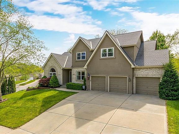 3rd image of 208 Camelot Dr