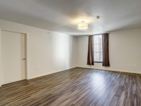5th image of 1005 S Shepherd Dr APT 405