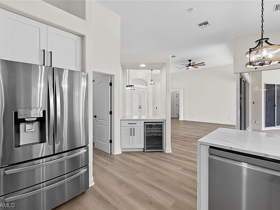 5th image of 812 SW 51st Ter