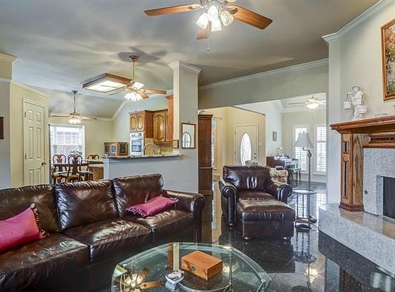 4th image of 1418 Greenwich Dr