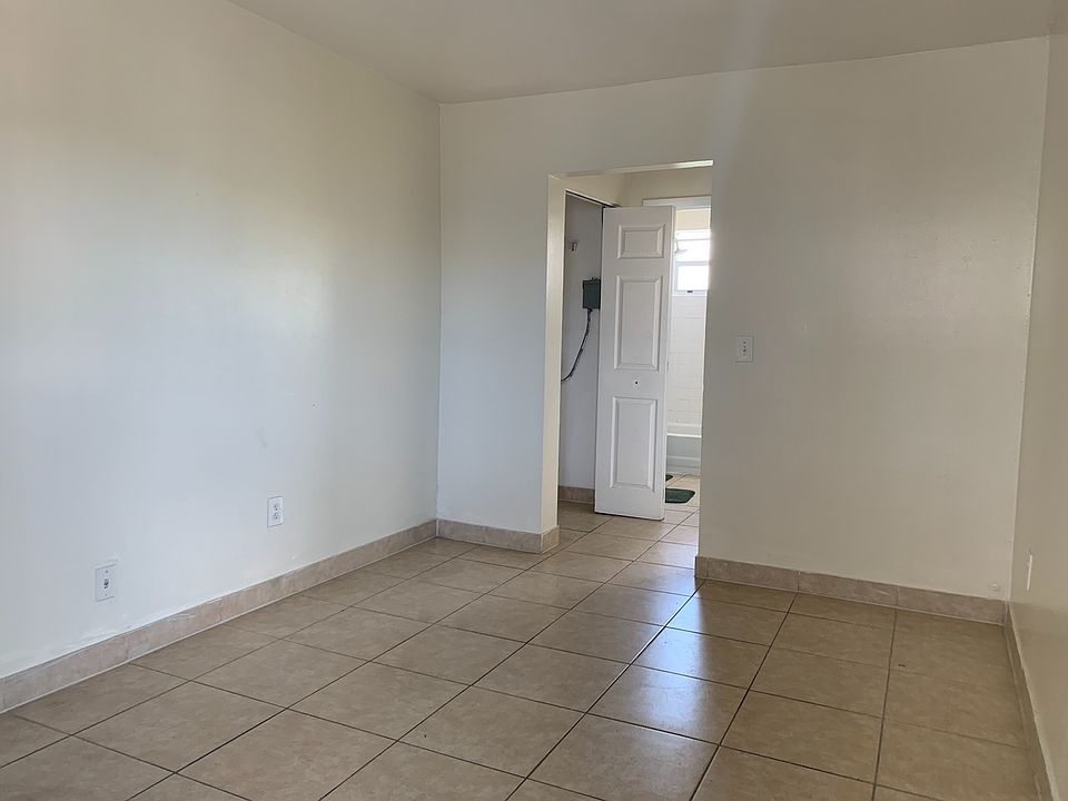 2nd image of 560 NW 7th St APT 314