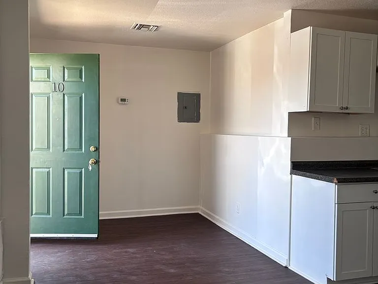591 W Holt Ave — Photo 3