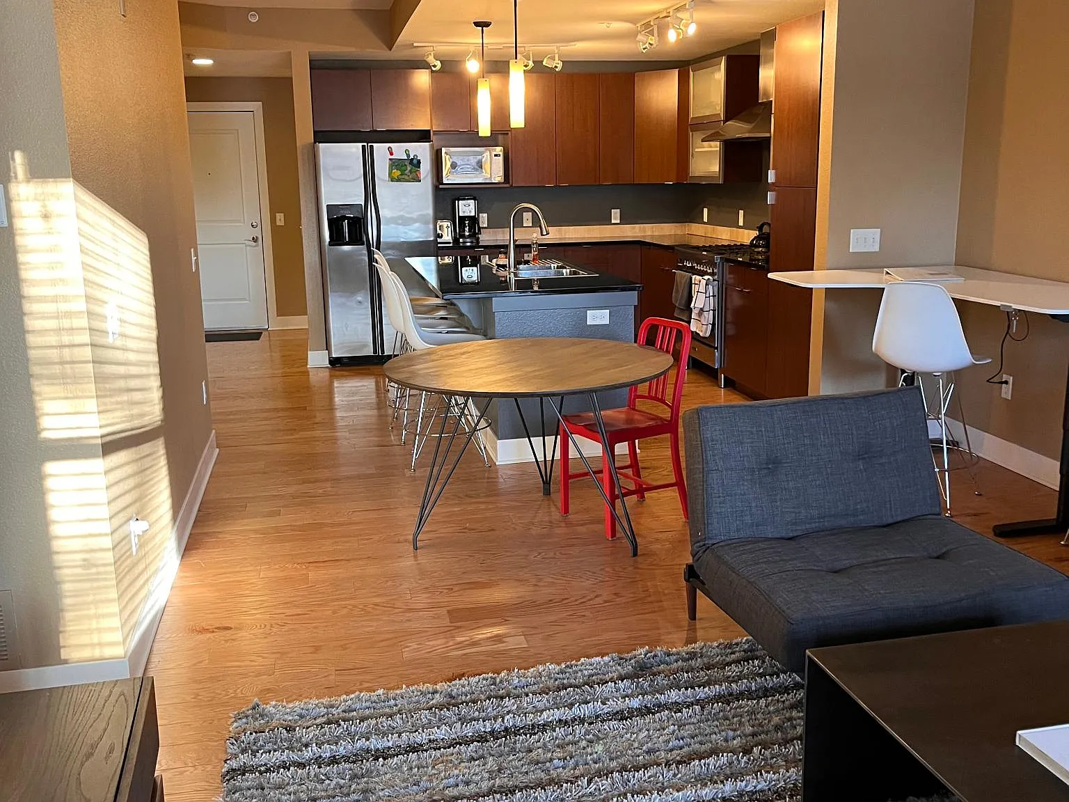 2 bed, 1074 sqft, $2,600 — Photo 3