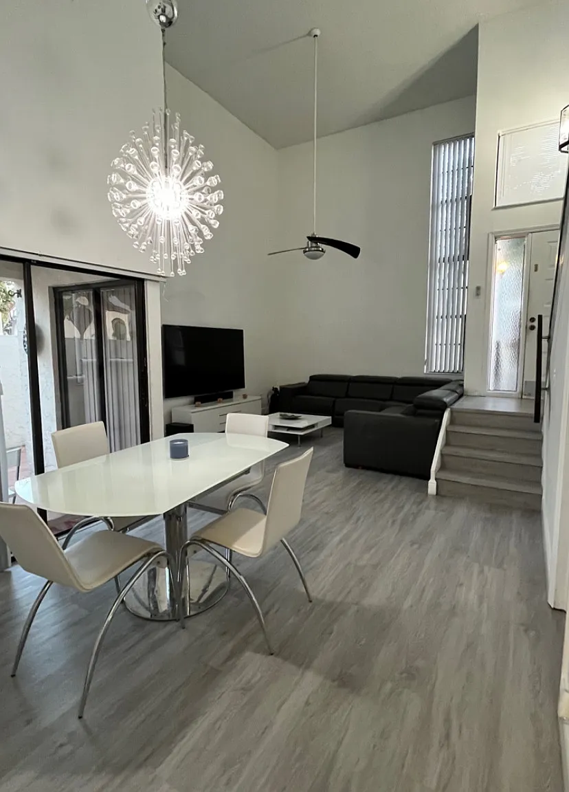 3 bed, 2.5 bath, 1407 sqft, $3,200 — Photo 1